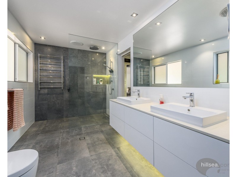 39 Riverdowns Crescent, Helensvale QLD 4212