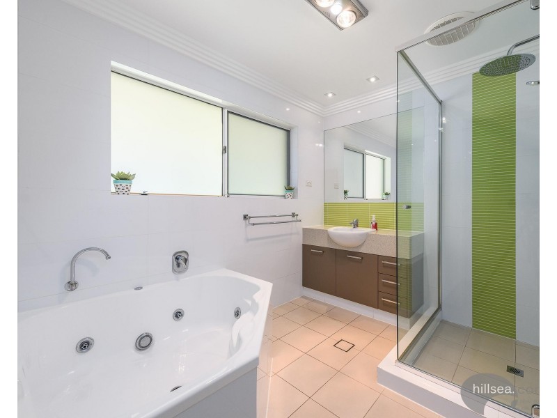 39 Riverdowns Crescent, Helensvale QLD 4212