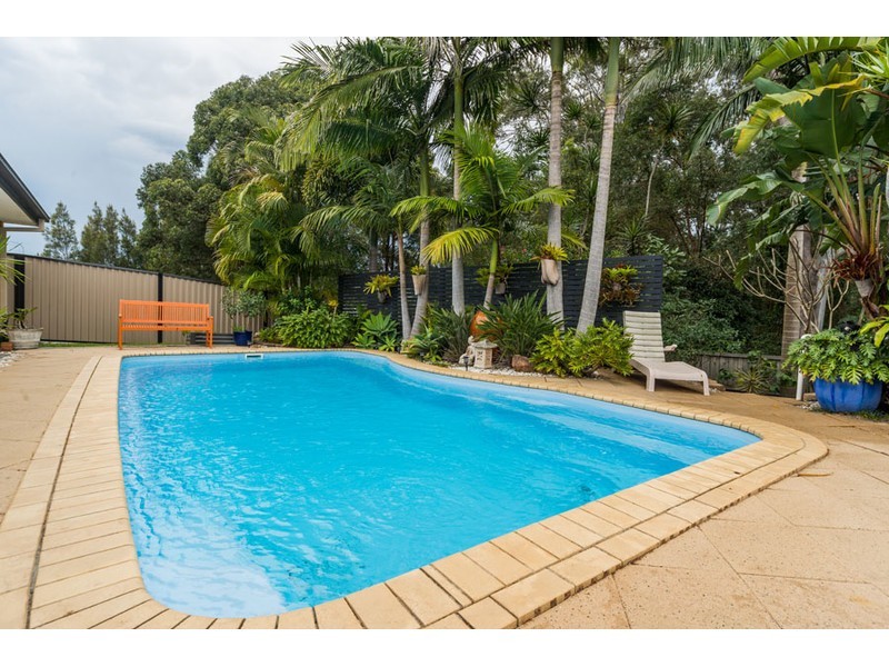 2 Greenbank Circuit, Carrara QLD 4211