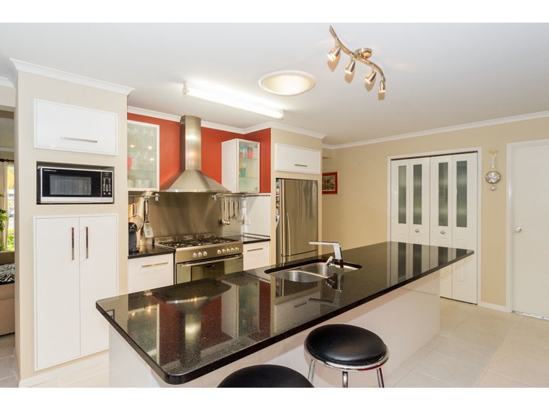 2 Greenbank Circuit, Carrara QLD 4211