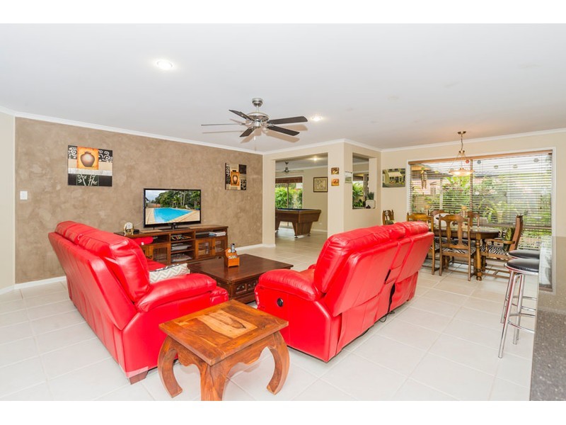 2 Greenbank Circuit, Carrara QLD 4211