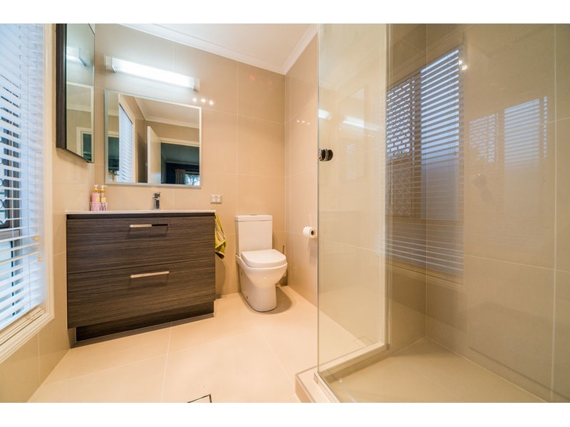 2 Greenbank Circuit, Carrara QLD 4211