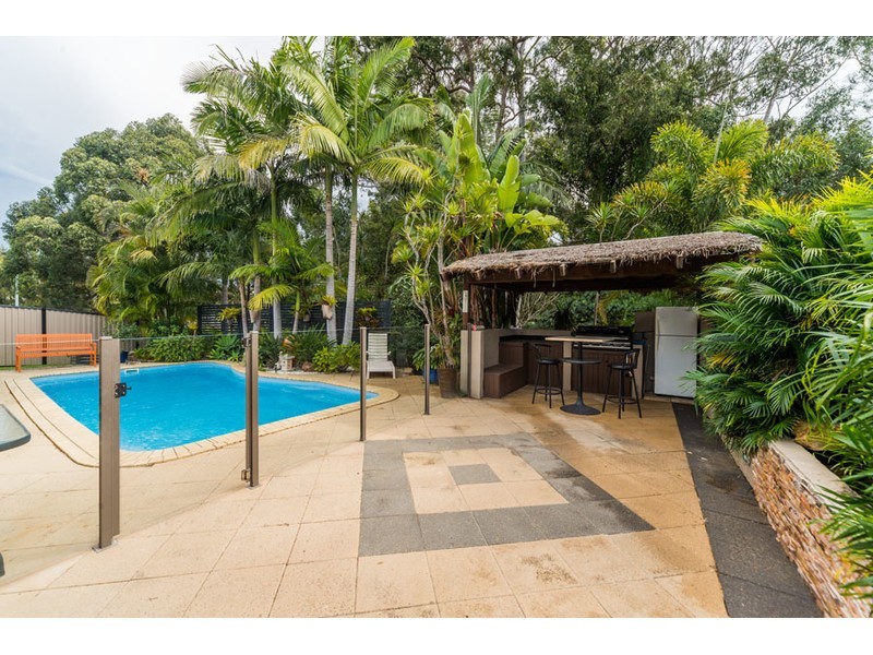2 Greenbank Circuit, Carrara QLD 4211