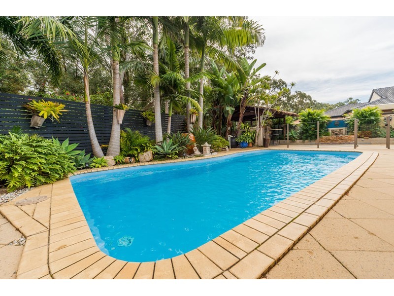 2 Greenbank Circuit, Carrara QLD 4211