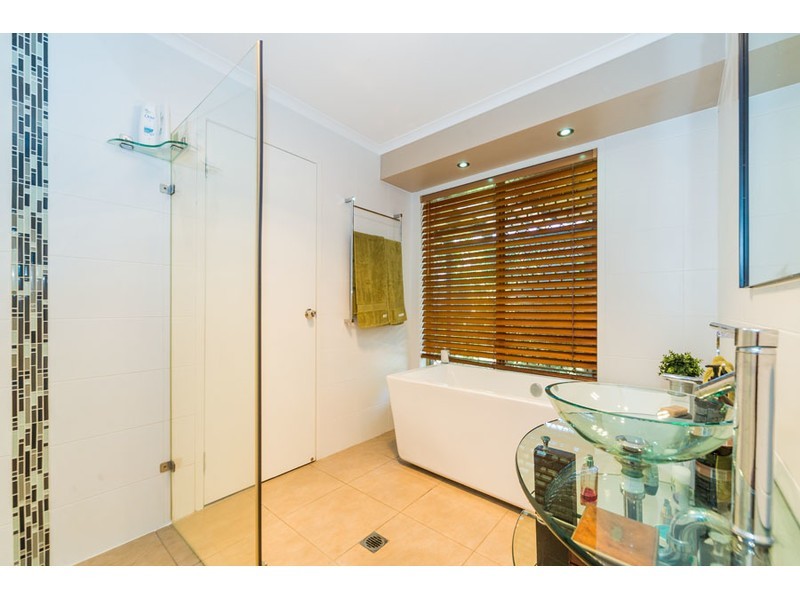 15 Ashford Road, Helensvale QLD 4212