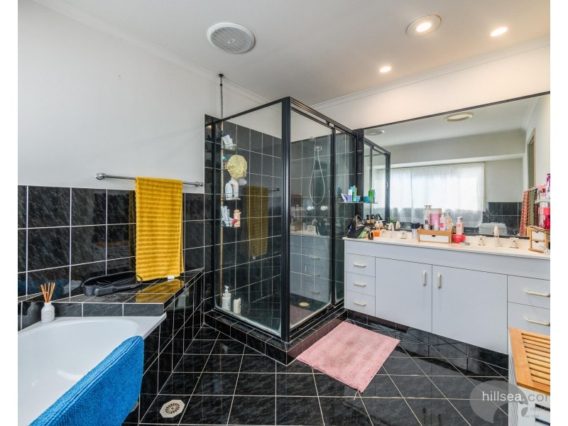 6 Balranald Court, Helensvale QLD 4212