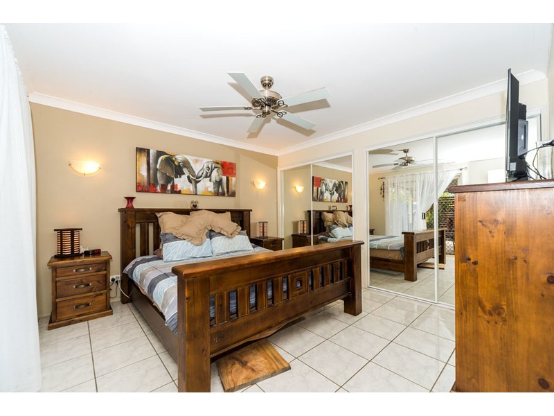 15 Pinebark Avenue, Oxenford QLD 4210