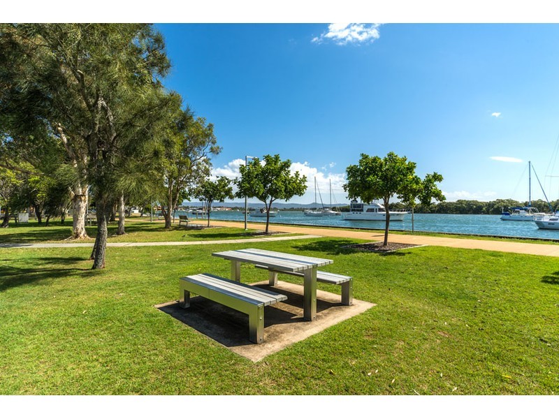 38 Scoter Avenue, Paradise Point QLD 4216