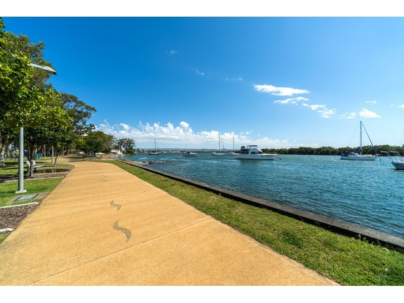 38 Scoter Avenue, Paradise Point QLD 4216