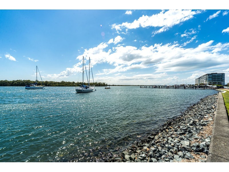 38 Scoter Avenue, Paradise Point QLD 4216