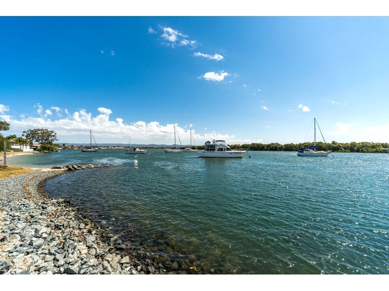 38 Scoter Avenue, Paradise Point QLD 4216
