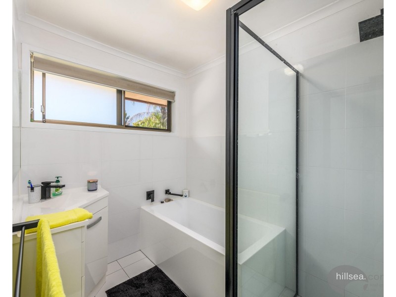 8 Horsham Place, Helensvale QLD 4212