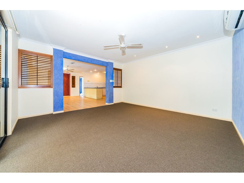 25 Adaminaby Drive, Helensvale QLD 4212