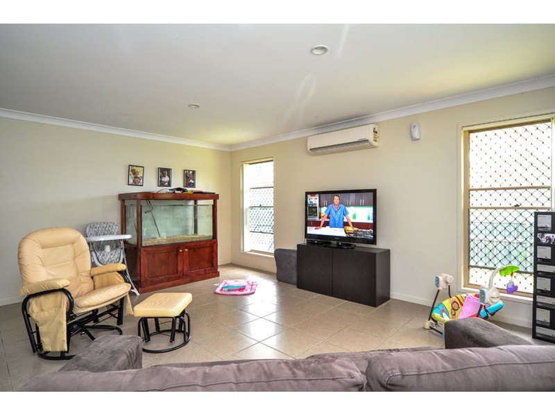 22 Stoneleigh Way, Holmview QLD 4207