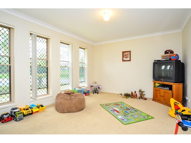 22 Stoneleigh Way, Holmview QLD 4207
