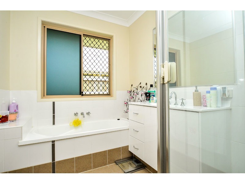 22 Stoneleigh Way, Holmview QLD 4207