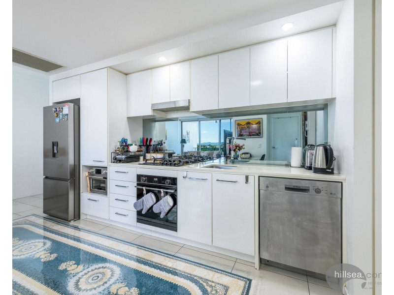 710/20 Labrador Street, Labrador QLD 4215