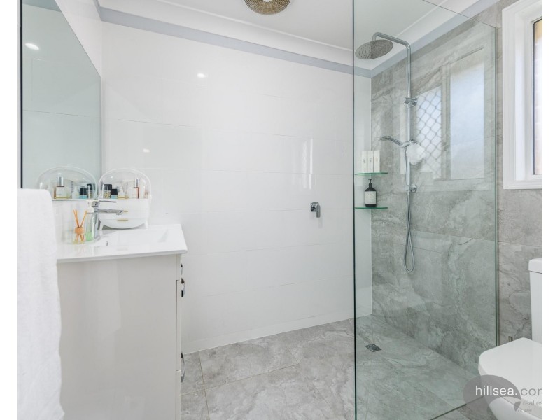 4 Adaminaby Drive, Helensvale QLD 4212