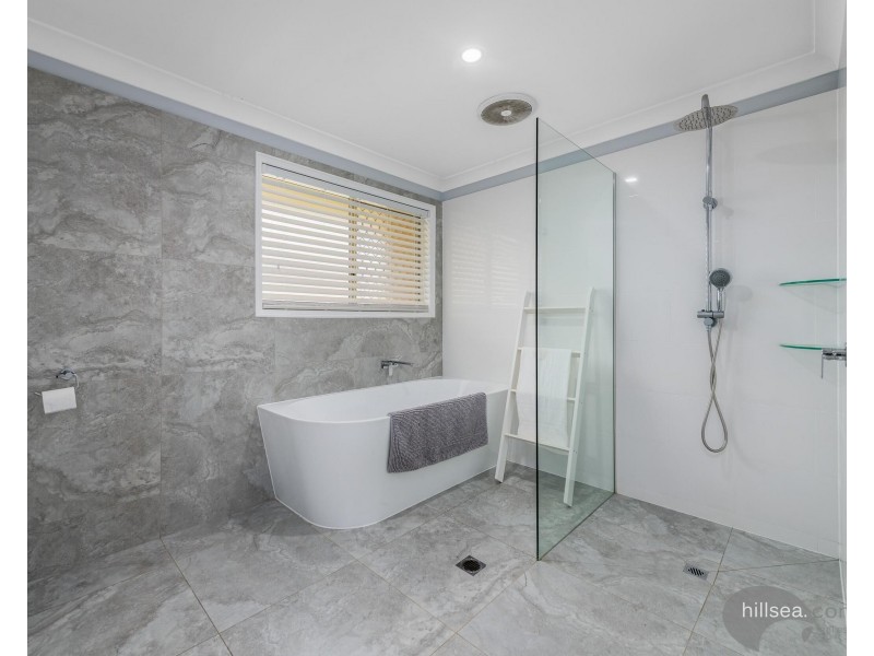 4 Adaminaby Drive, Helensvale QLD 4212