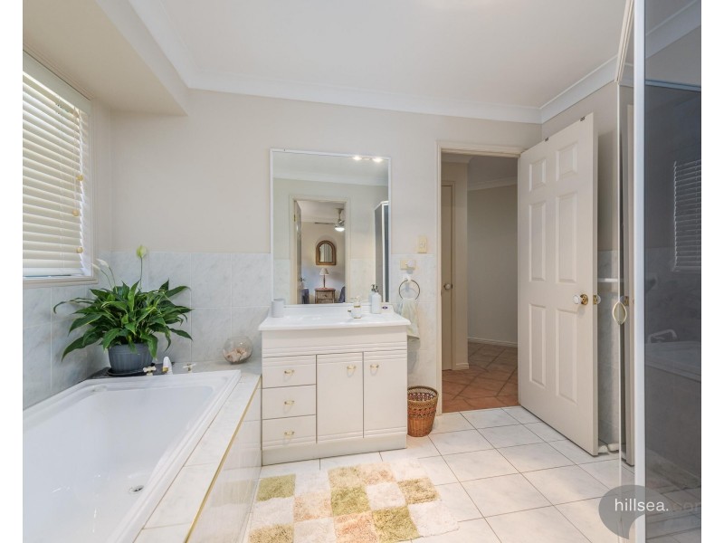 4 Poeppel Place, Helensvale QLD 4212