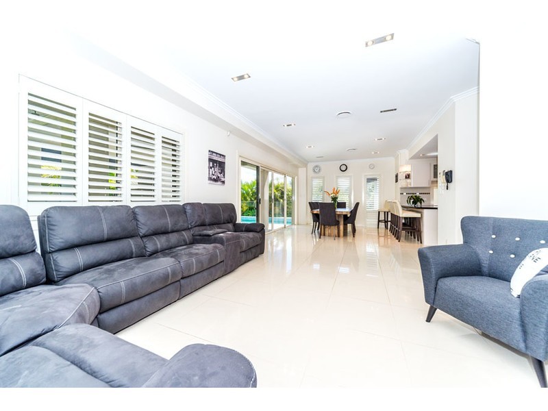 1 Zenith Crescent, Pacific Pines QLD 4211