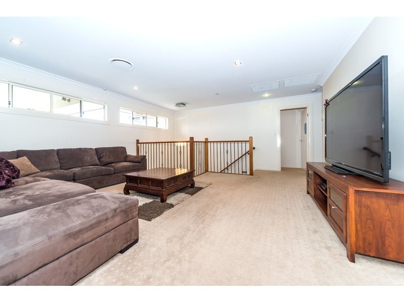 1 Zenith Crescent, Pacific Pines QLD 4211