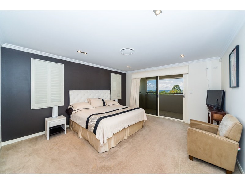 1 Zenith Crescent, Pacific Pines QLD 4211