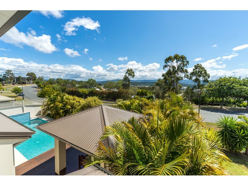 1 Zenith Crescent, Pacific Pines QLD 4211