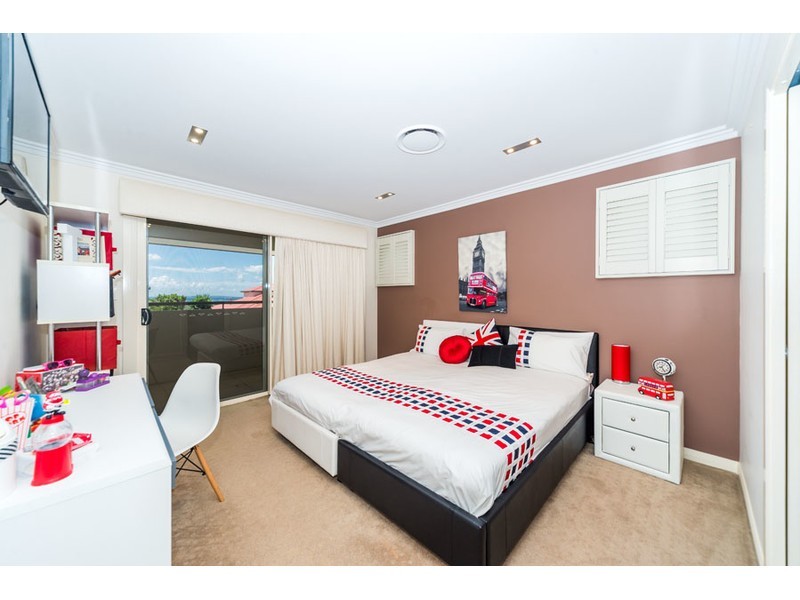 1 Zenith Crescent, Pacific Pines QLD 4211