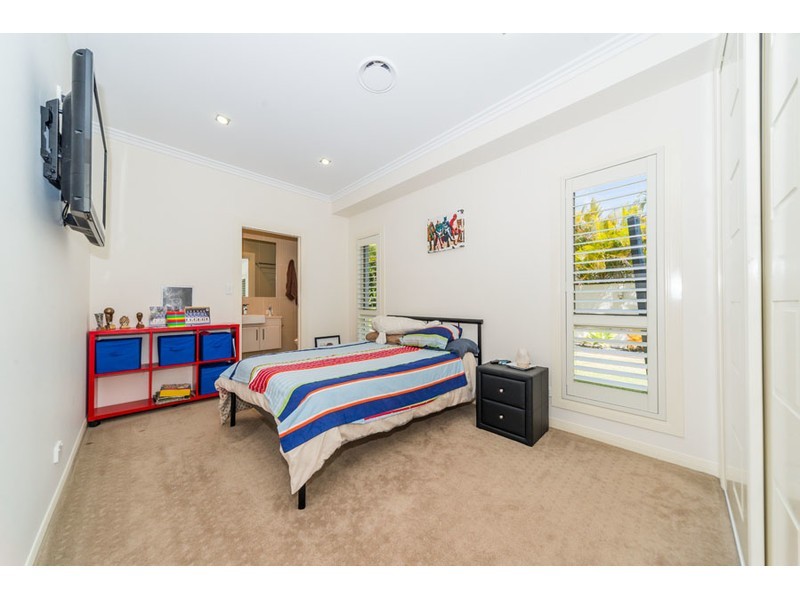 1 Zenith Crescent, Pacific Pines QLD 4211