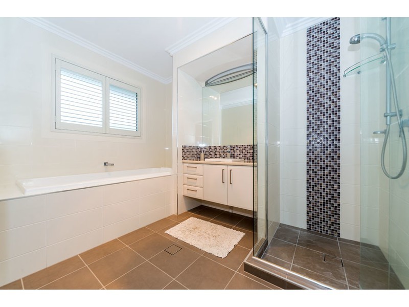 1 Zenith Crescent, Pacific Pines QLD 4211