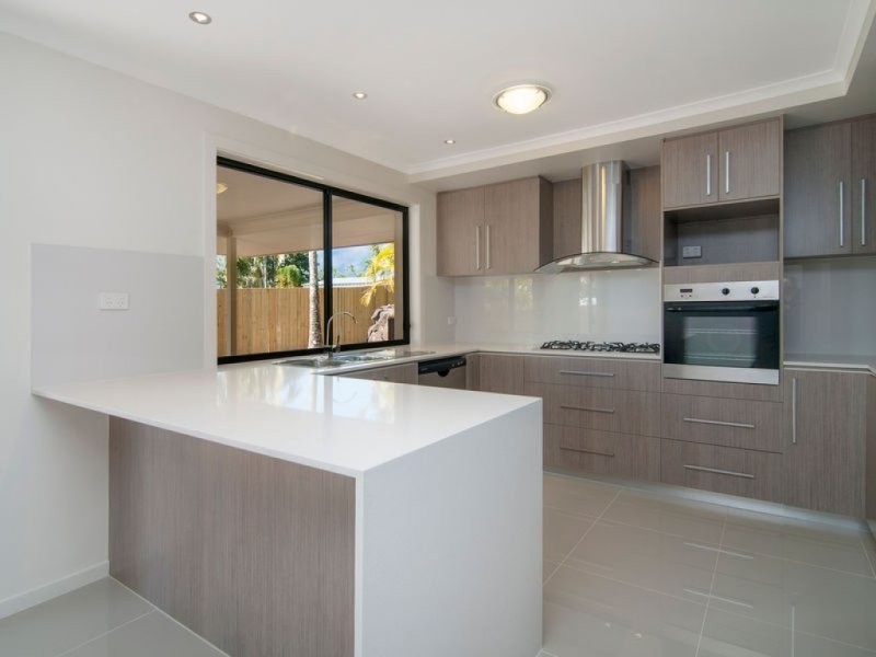 8 Robe Court, Helensvale QLD 4212