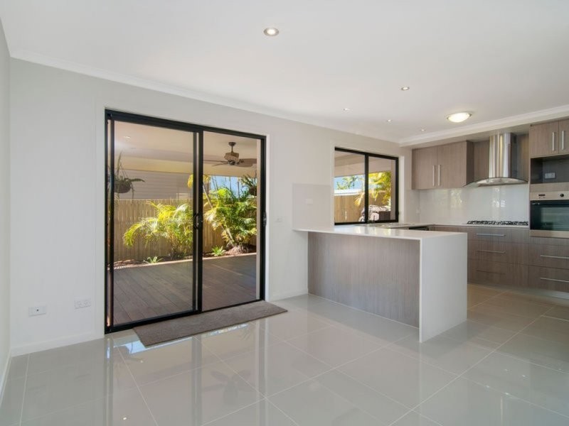 8 Robe Court, Helensvale QLD 4212