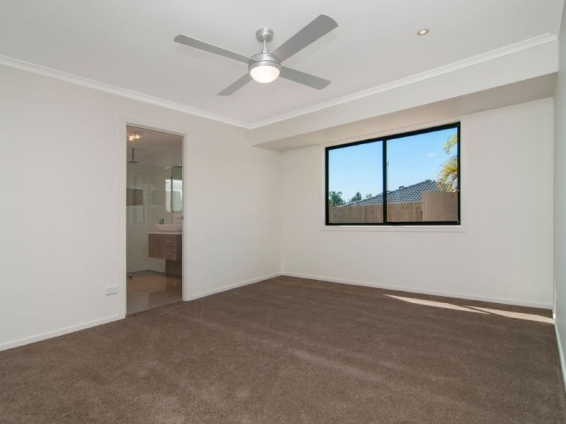 8 Robe Court, Helensvale QLD 4212