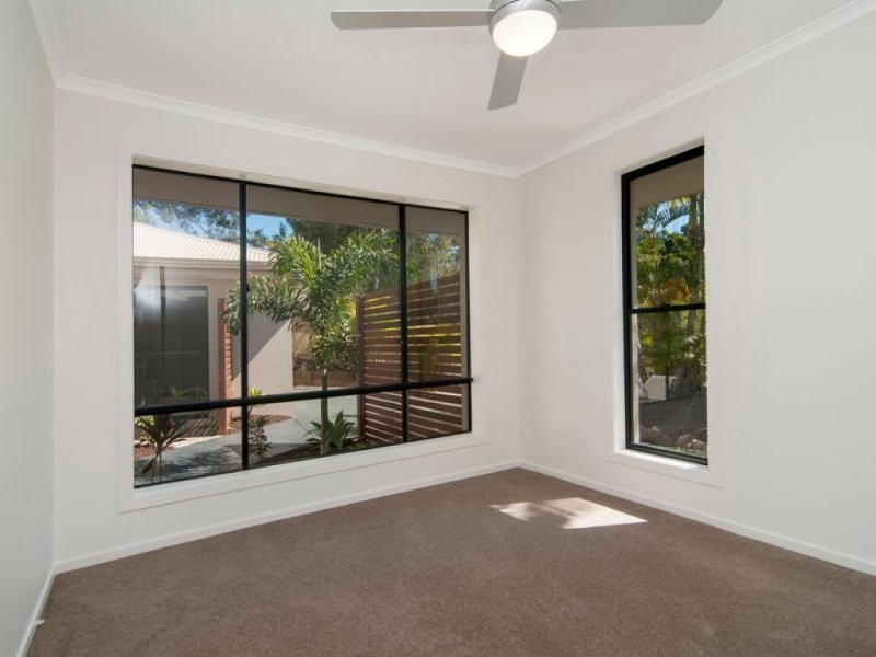 8 Robe Court, Helensvale QLD 4212