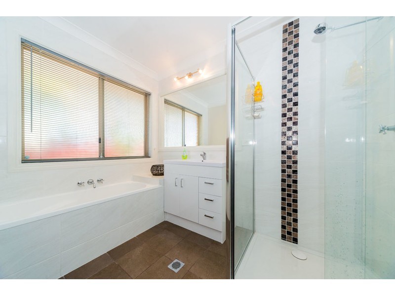 16 Rosedale Place, Helensvale QLD 4212