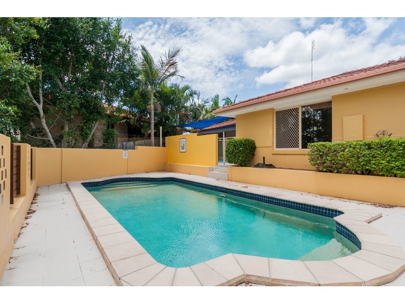 4 Moonda Court, Helensvale QLD 4212