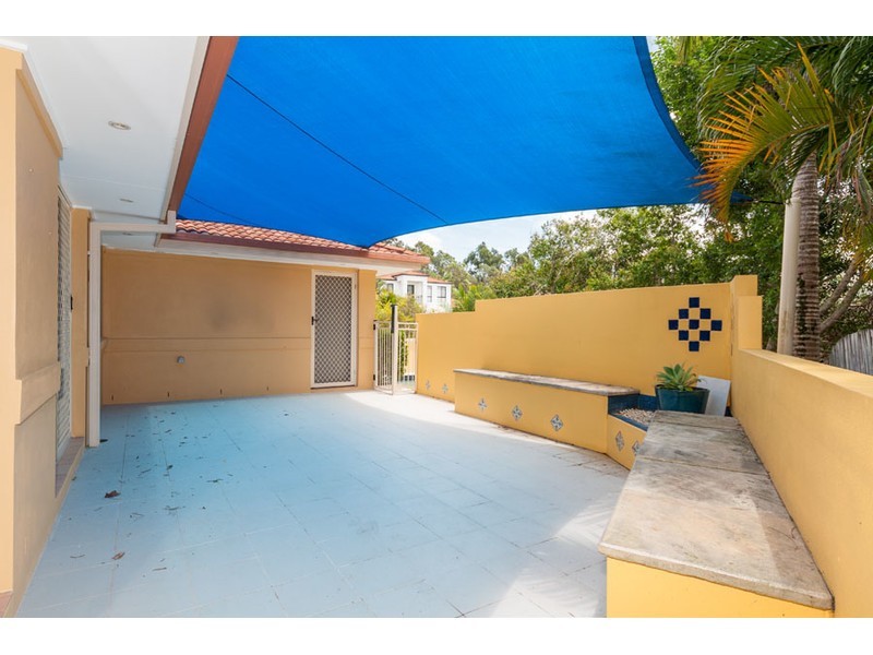 4 Moonda Court, Helensvale QLD 4212