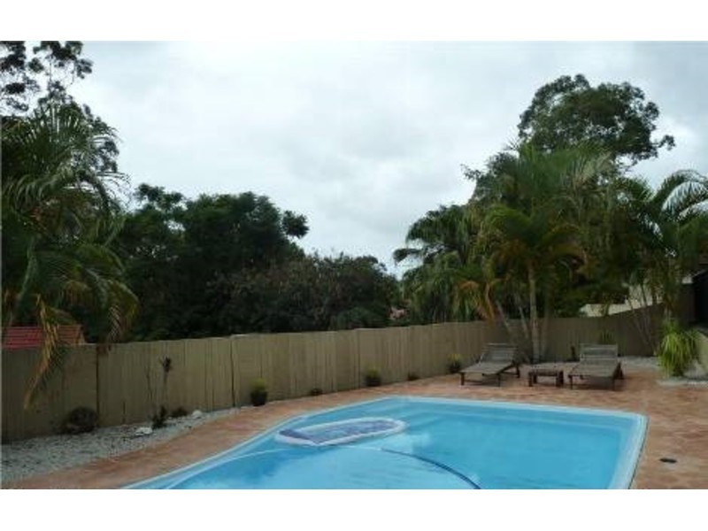 8 Dromana Crescent, Helensvale QLD 4212