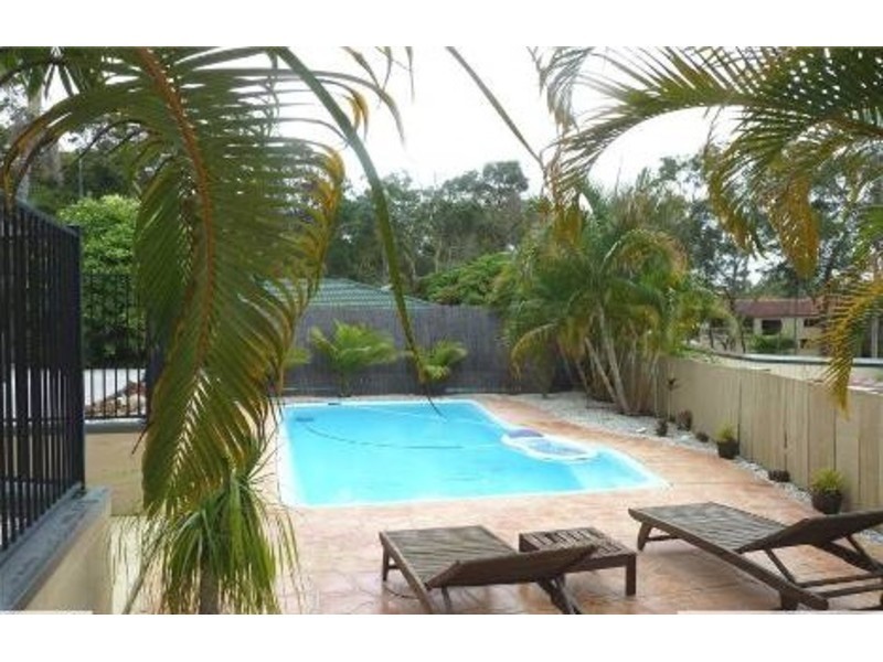 8 Dromana Crescent, Helensvale QLD 4212