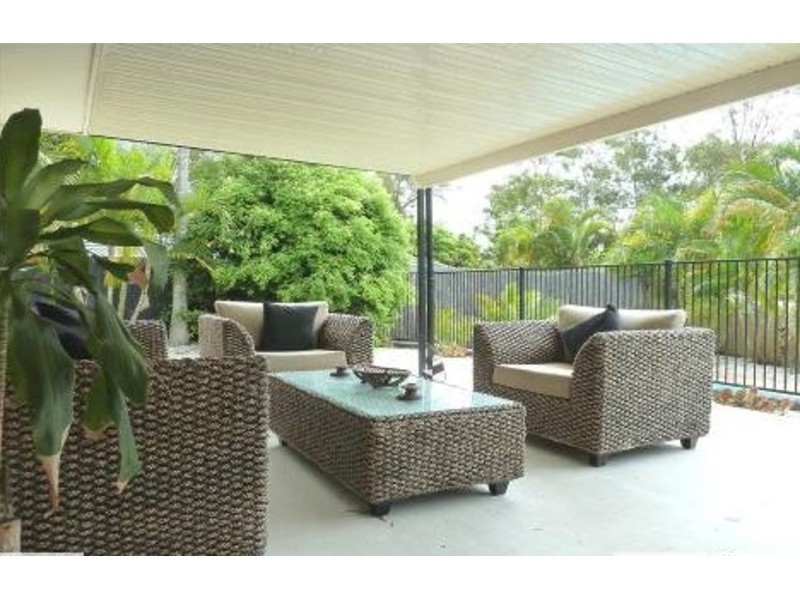 8 Dromana Crescent, Helensvale QLD 4212