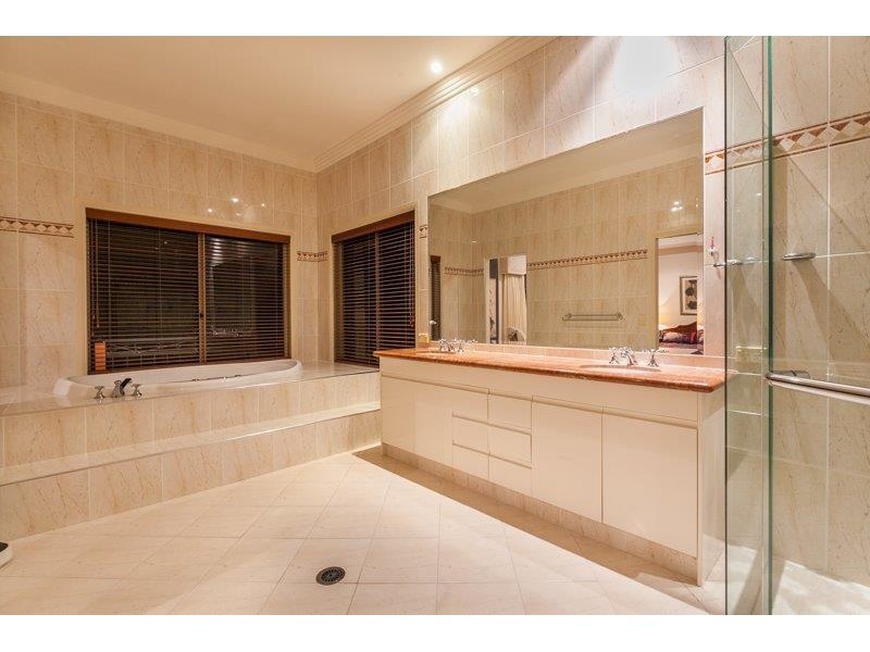 222 Crane Crescent, Nerang QLD 4211