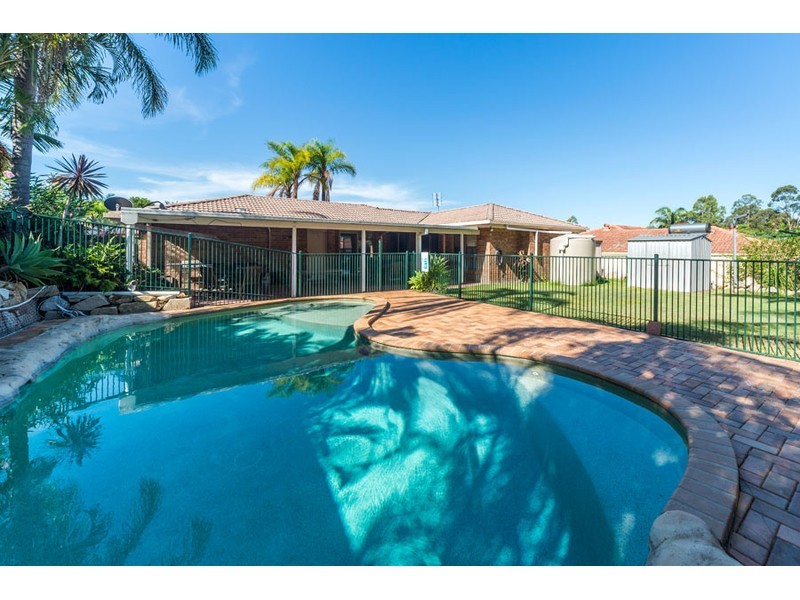 8 Gosford Court, Helensvale QLD 4212