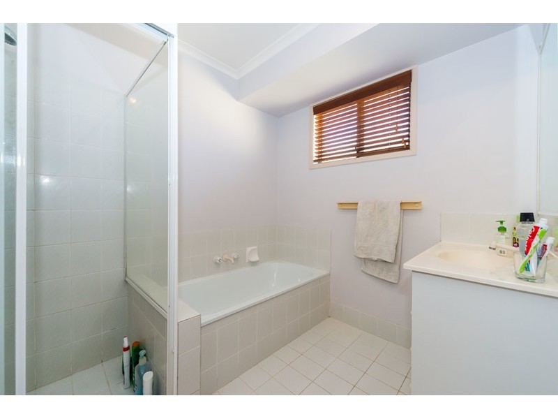 8 Gosford Court, Helensvale QLD 4212