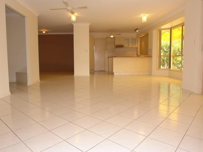 10 Mona Court, Oxenford QLD 4210