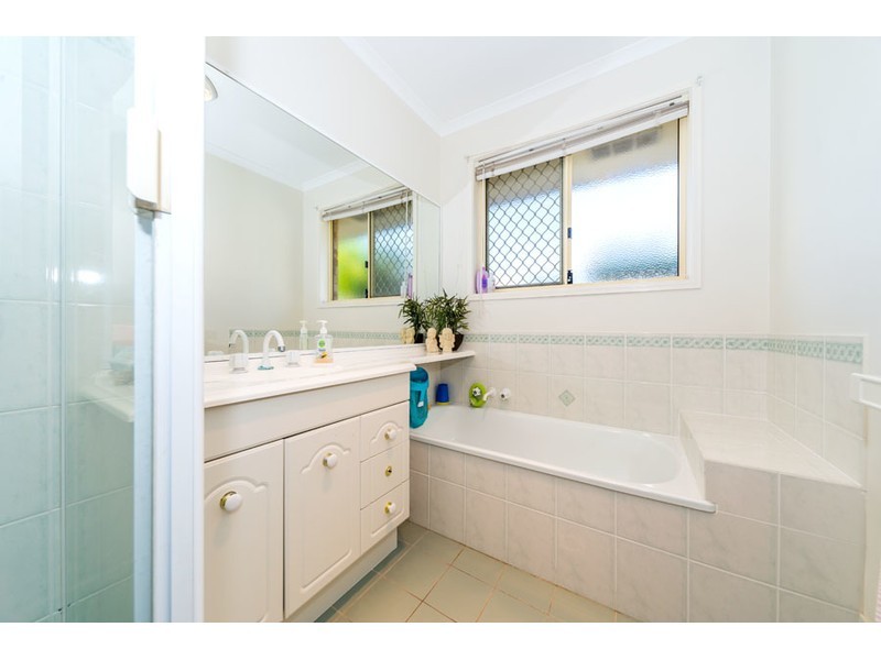 16 Rosswood Court, Helensvale QLD 4212