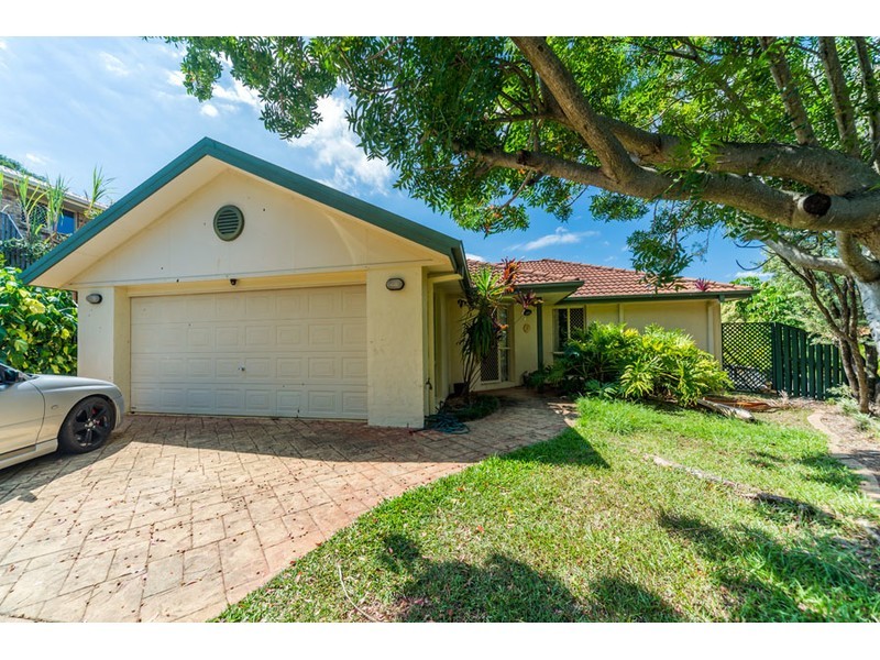 9 Malekula Rise, Pacific Pines QLD 4211