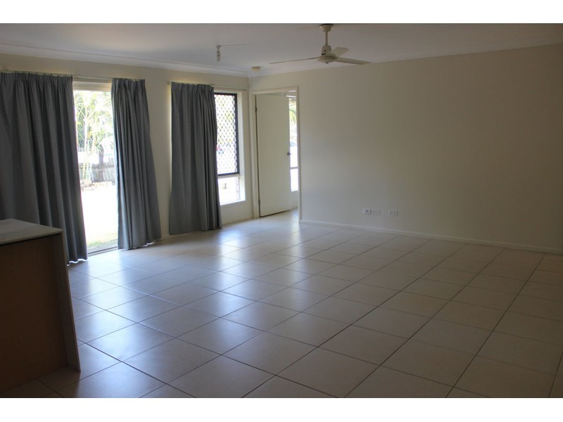 1 Irwin Street, Parkwood QLD 4214