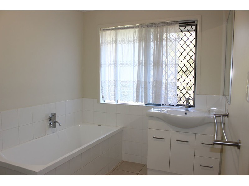 1 Irwin Street, Parkwood QLD 4214