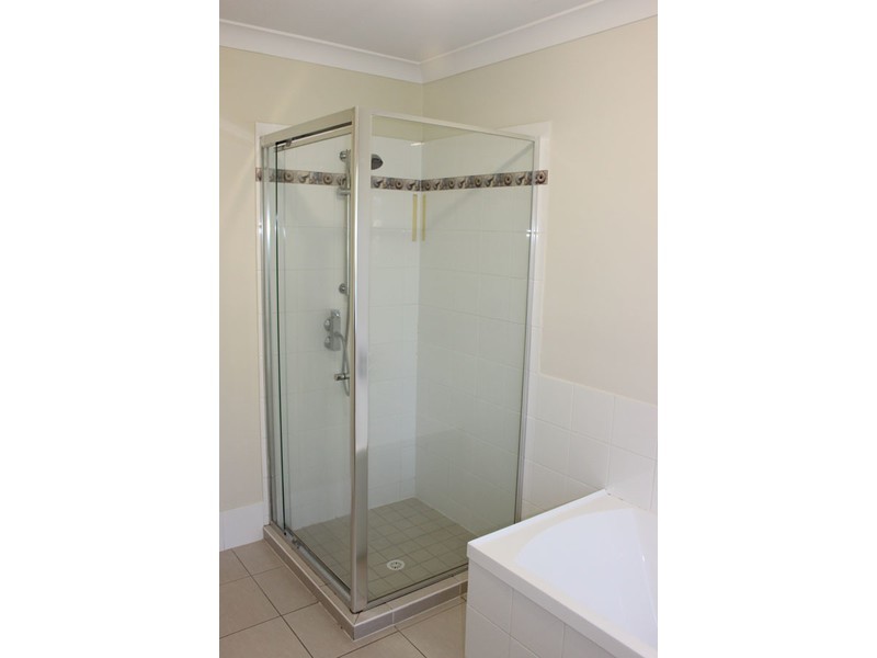 1 Irwin Street, Parkwood QLD 4214